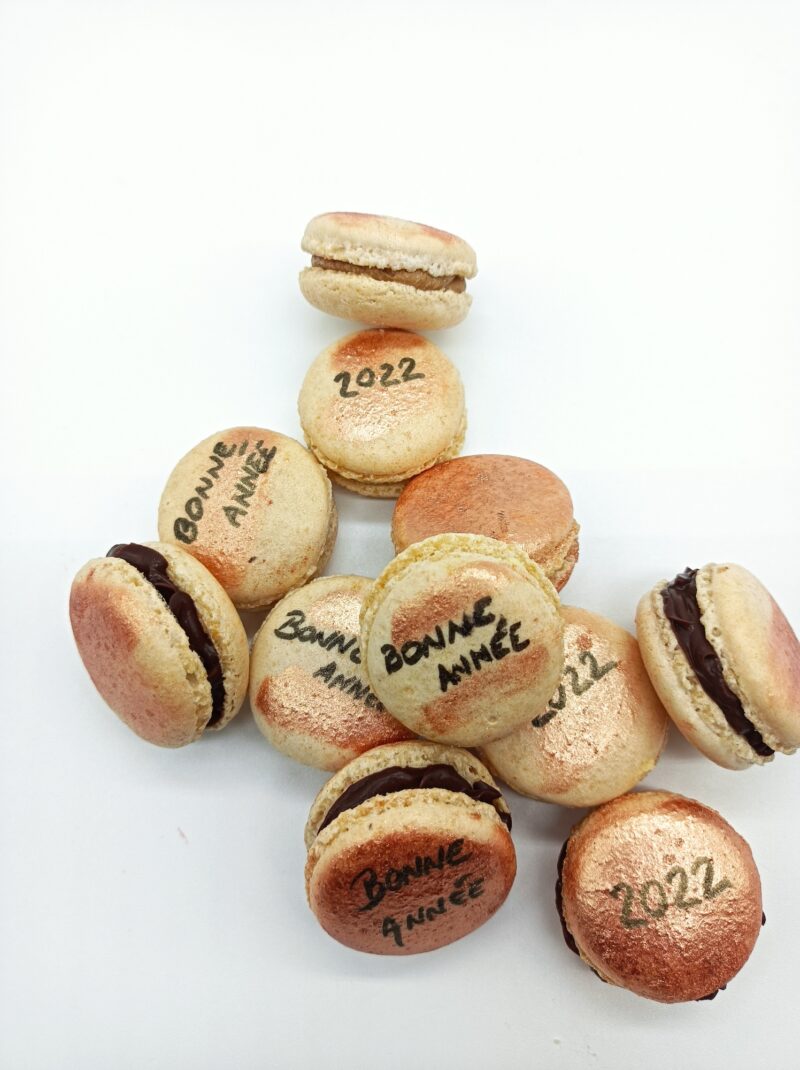 Macarons bonne année 2022 chocolat