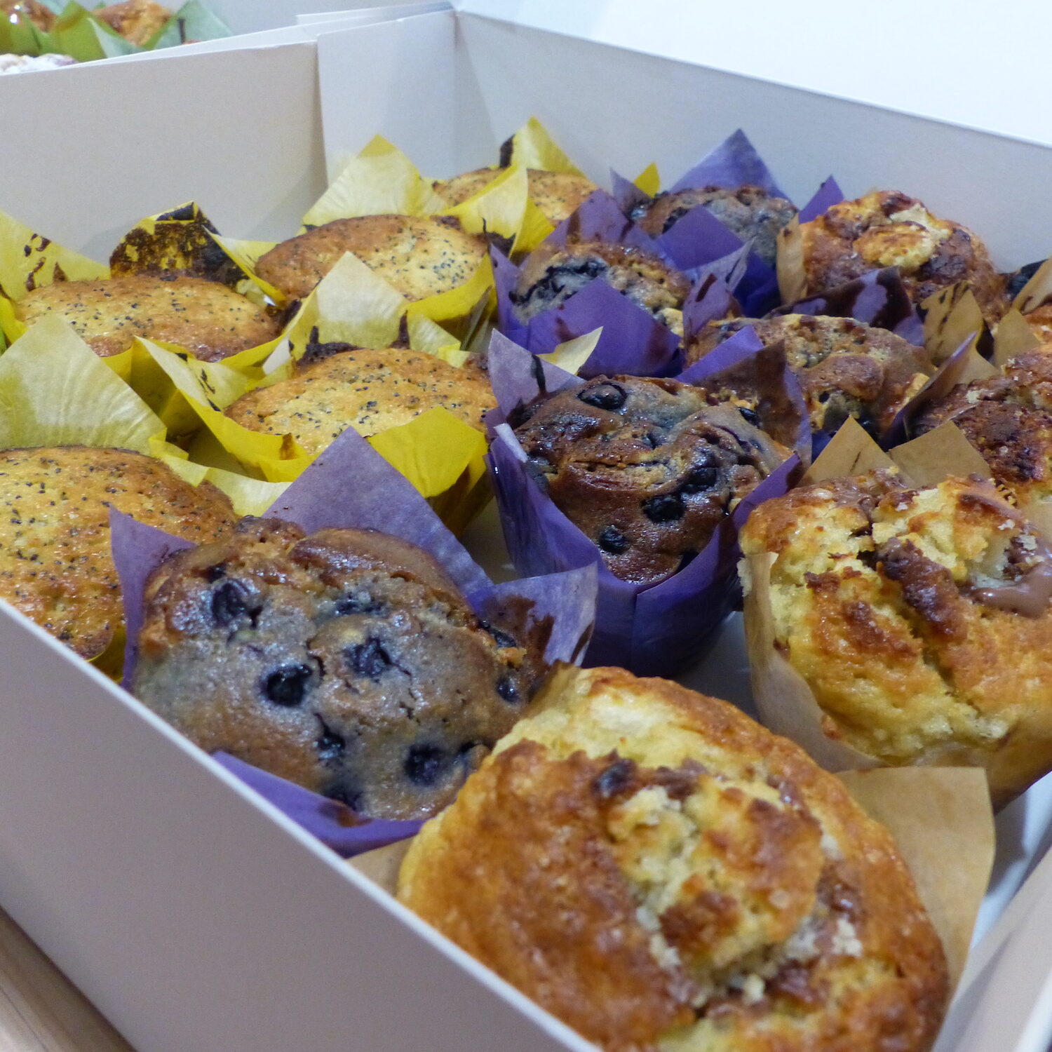 Box de muffins : caramel, citron/pavot, chocolat blanc/fruits rouges et banane/Nutella