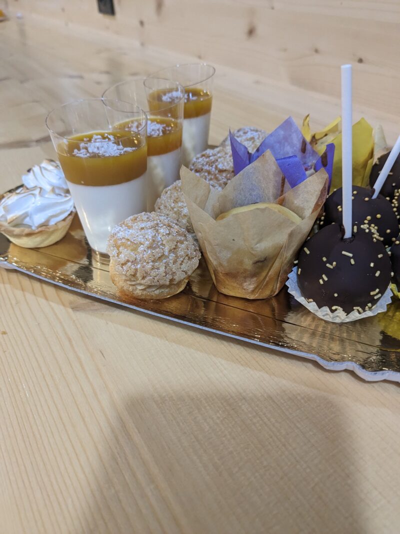 Mignardises pour after work : tartelette citron, pana cotta, choux Paris Brest, muffins et pop cakes