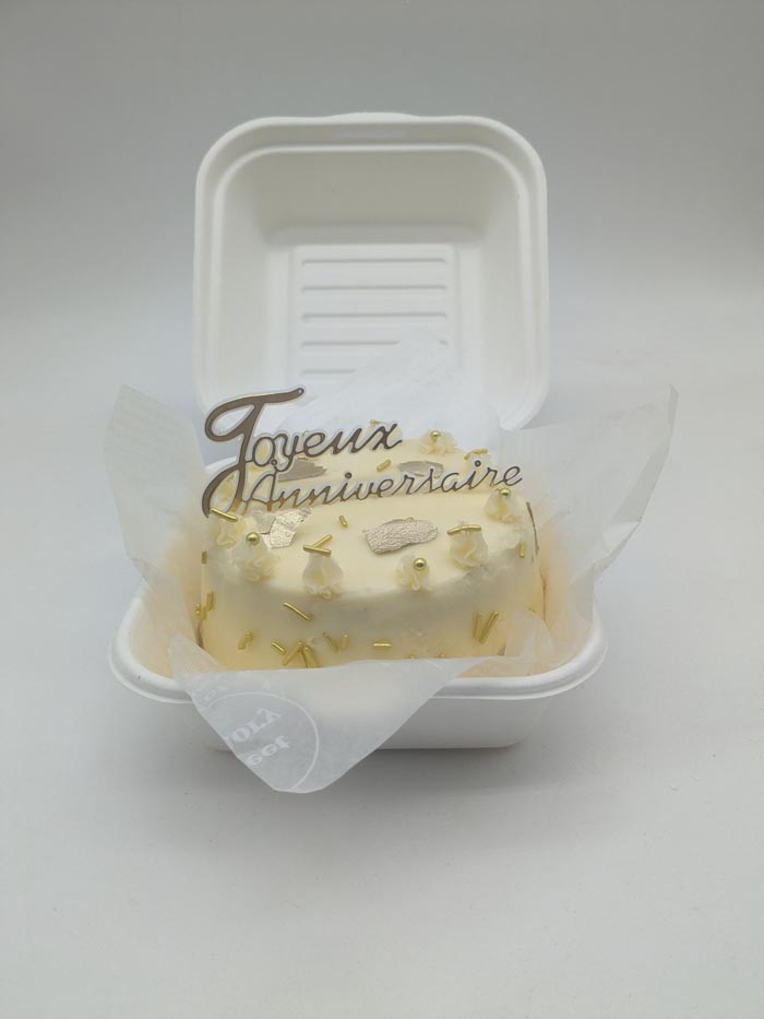Bento cake blanc et doré pour anniversaire