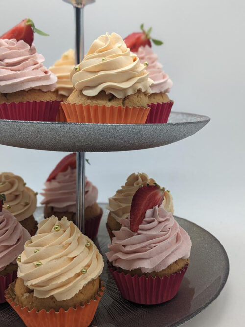 Cupcakes fraises et mangues pour baby shower