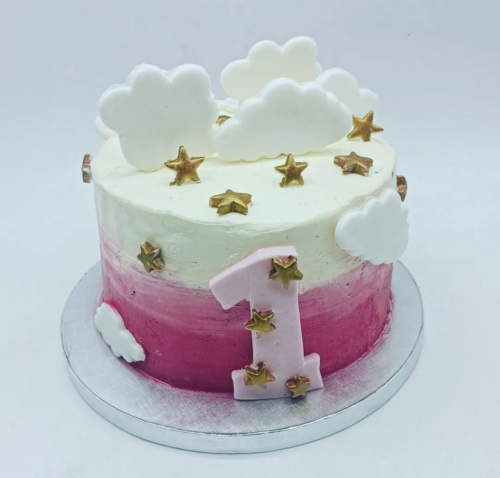 Cake design fille étoiles dorées et nuage