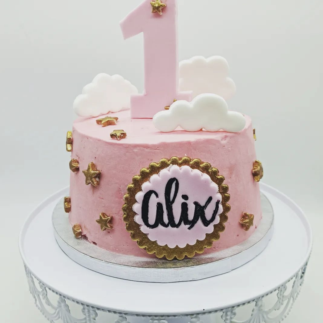 Cake design rose étoiles et nuages
